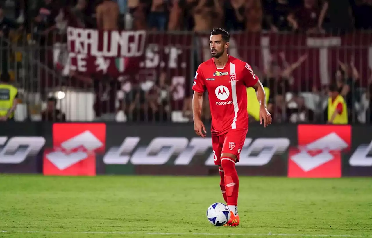 Blessé lors d’une attaque au couteau, le footballeur Mari sort de l’hôpital