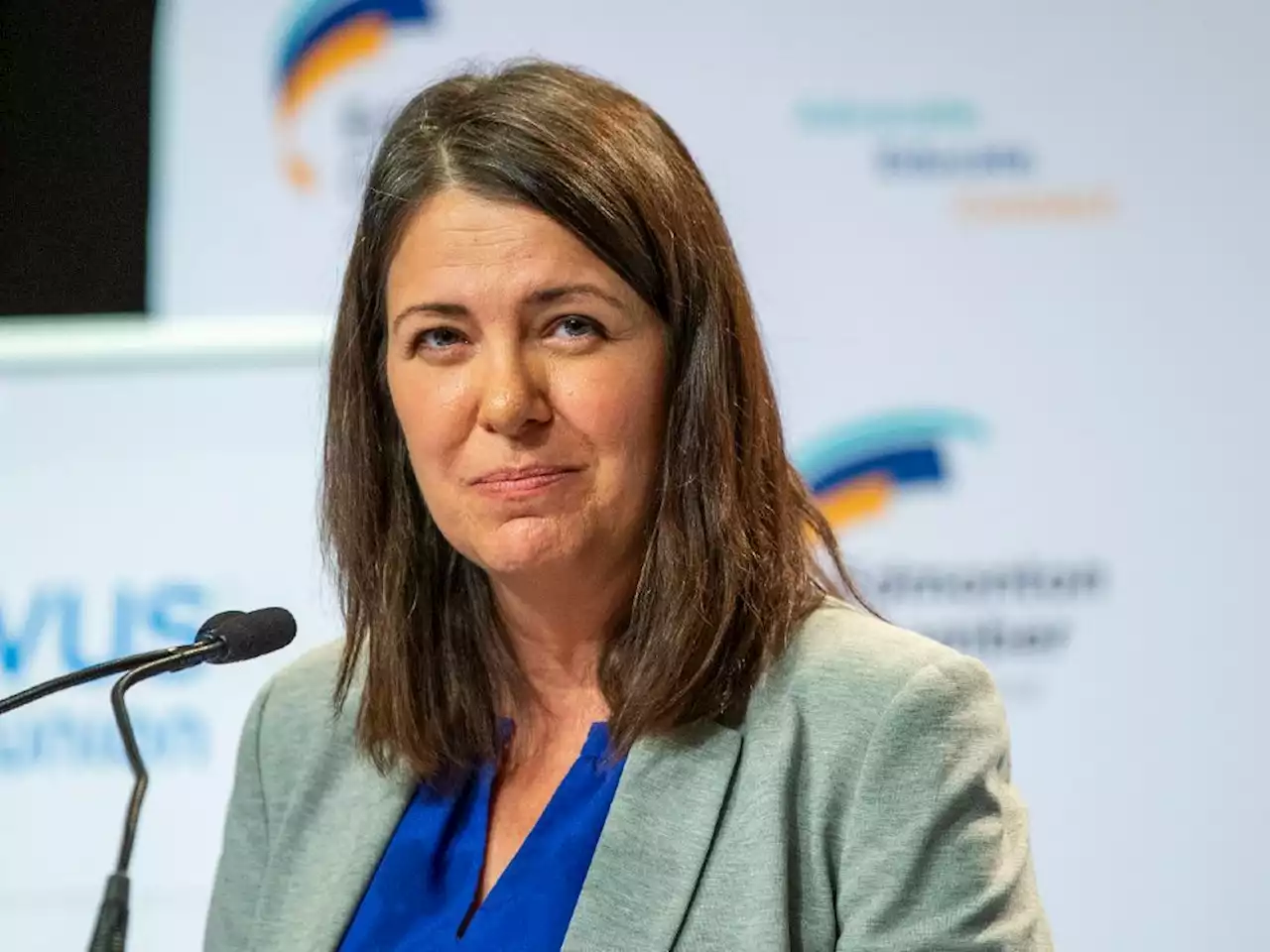 Premier Danielle Smith exploring legal steps to halt school mask mandates