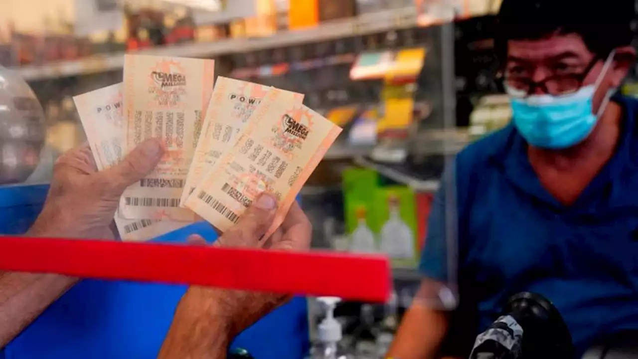 Powerball jackpot grows to estimated $1 billion after no tickets matched all the winning numbers in Saturday's drawing | CNN