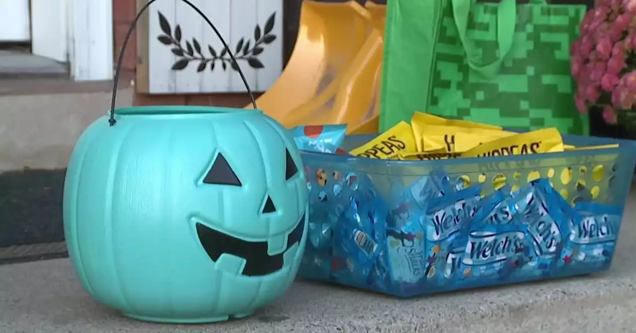 Kids with food allergies can enjoy trick-or-treating thanks to 'Teal Pumpkin Project'