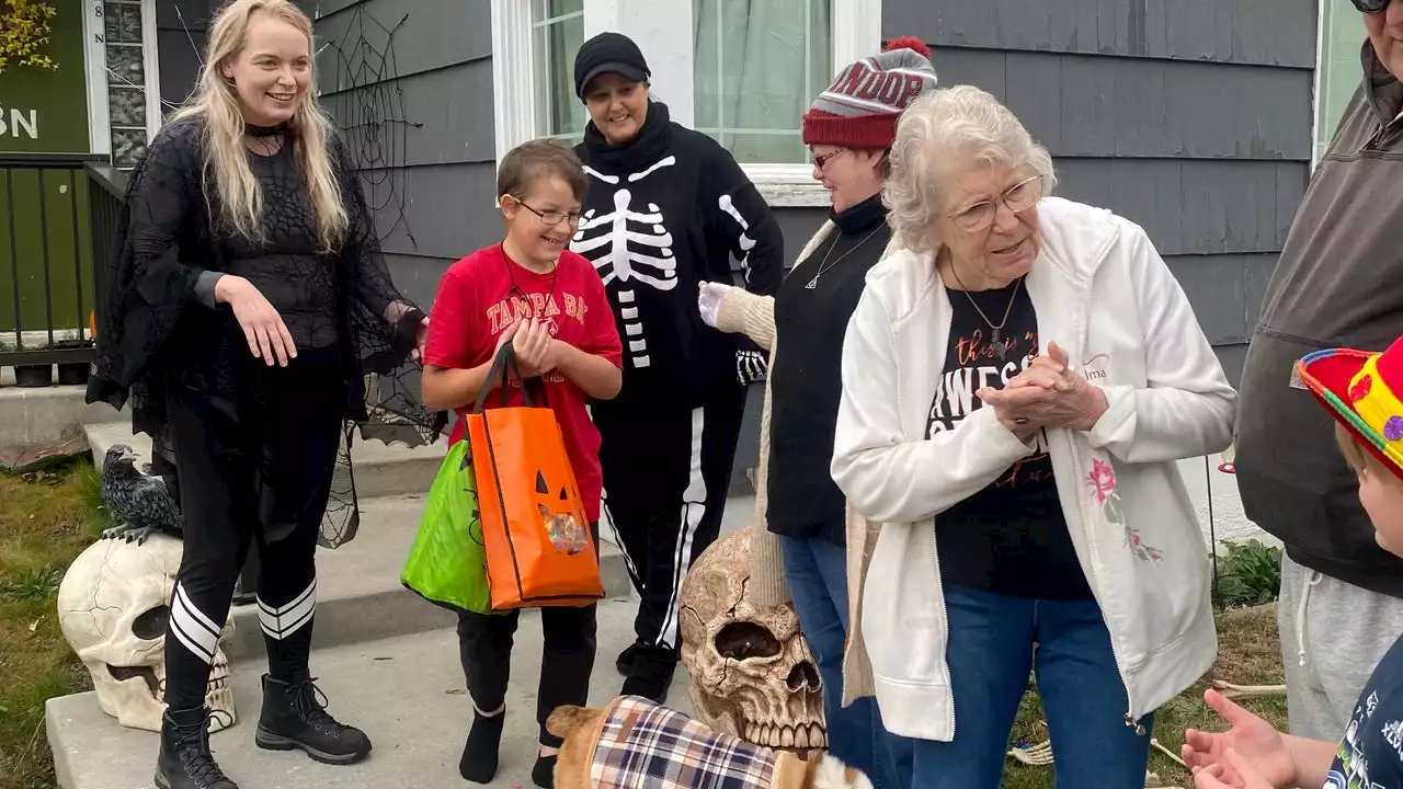 Kids with medical needs get Halloween visit from Reverse Trick-or-Treaters