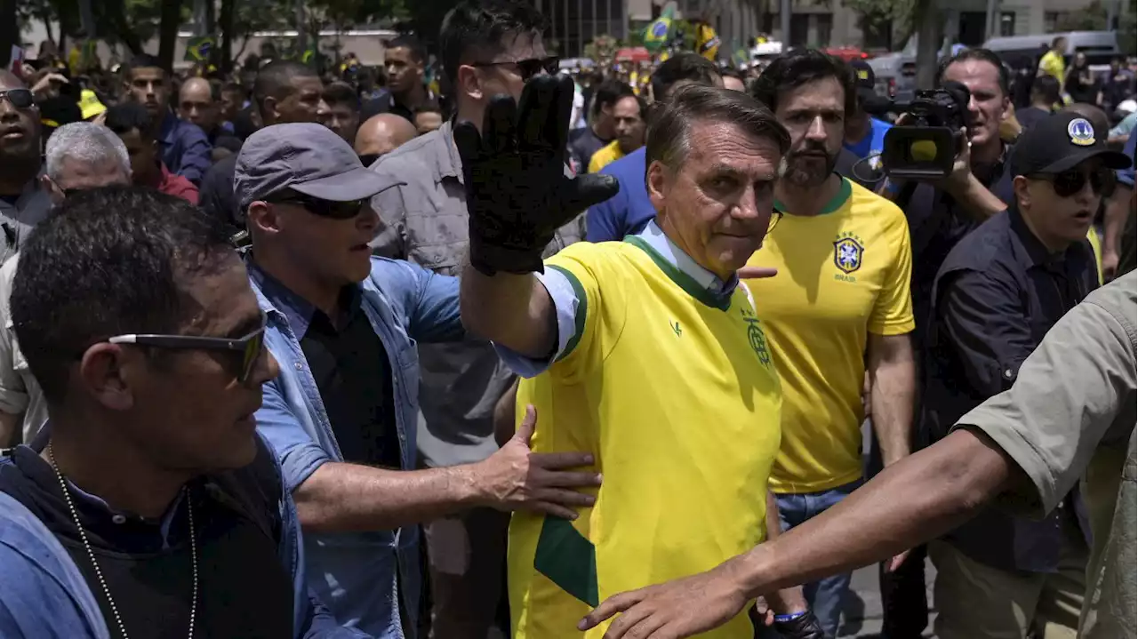 DIRECT. Présidentielle au Brésil : suivez la journée de second tour, avec un duel qui s'annonce serré entre Bolsonaro et Lula