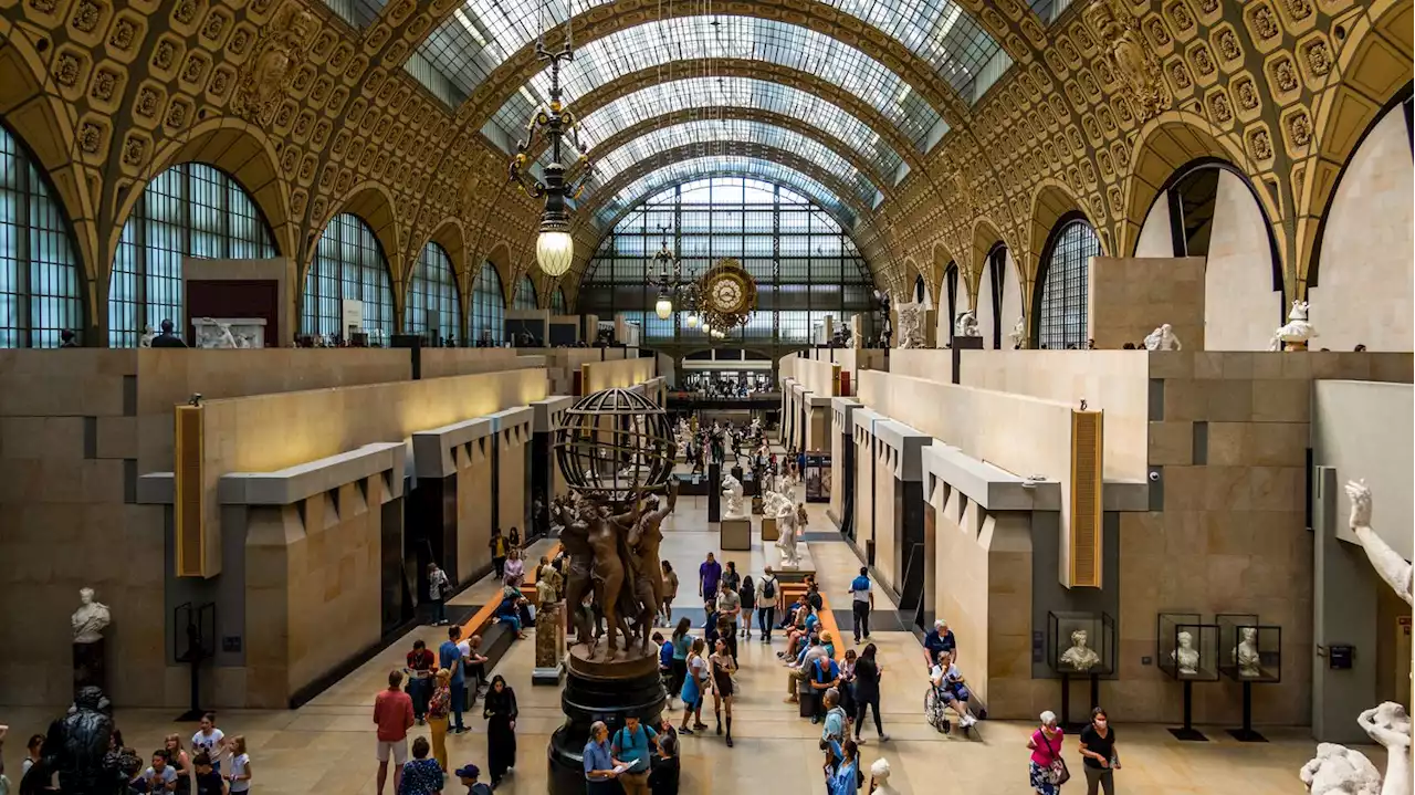 Paris : une jeune femme tente, sans succès, de jeter de la soupe sur un tableau au musée d'Orsay