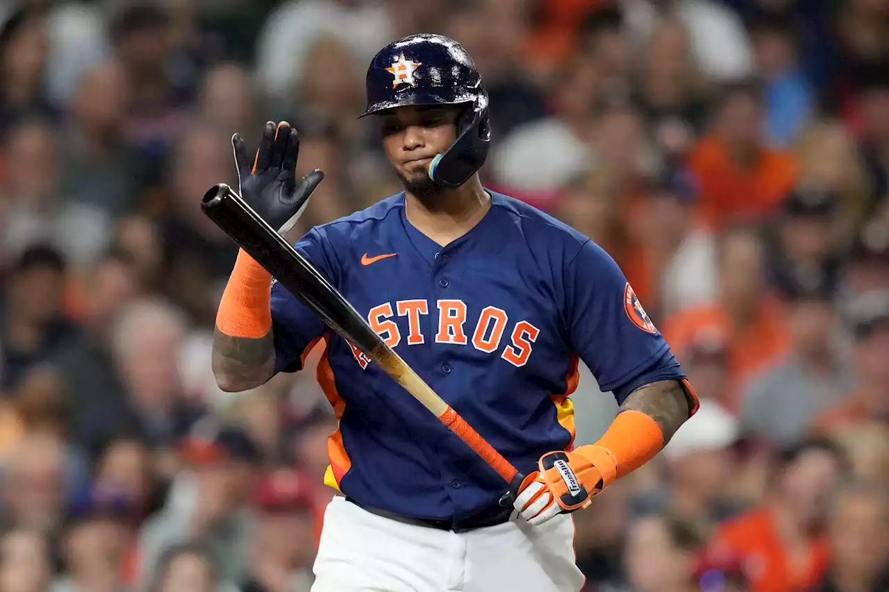 MLB ruled Astros' Martin Maldonado's bat illegal, according to Fox Sports