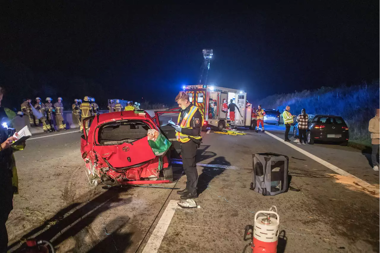 Autorennen? Schrecklicher Unfall auf der A7 – Zeugin erleidet Herzinfarkt