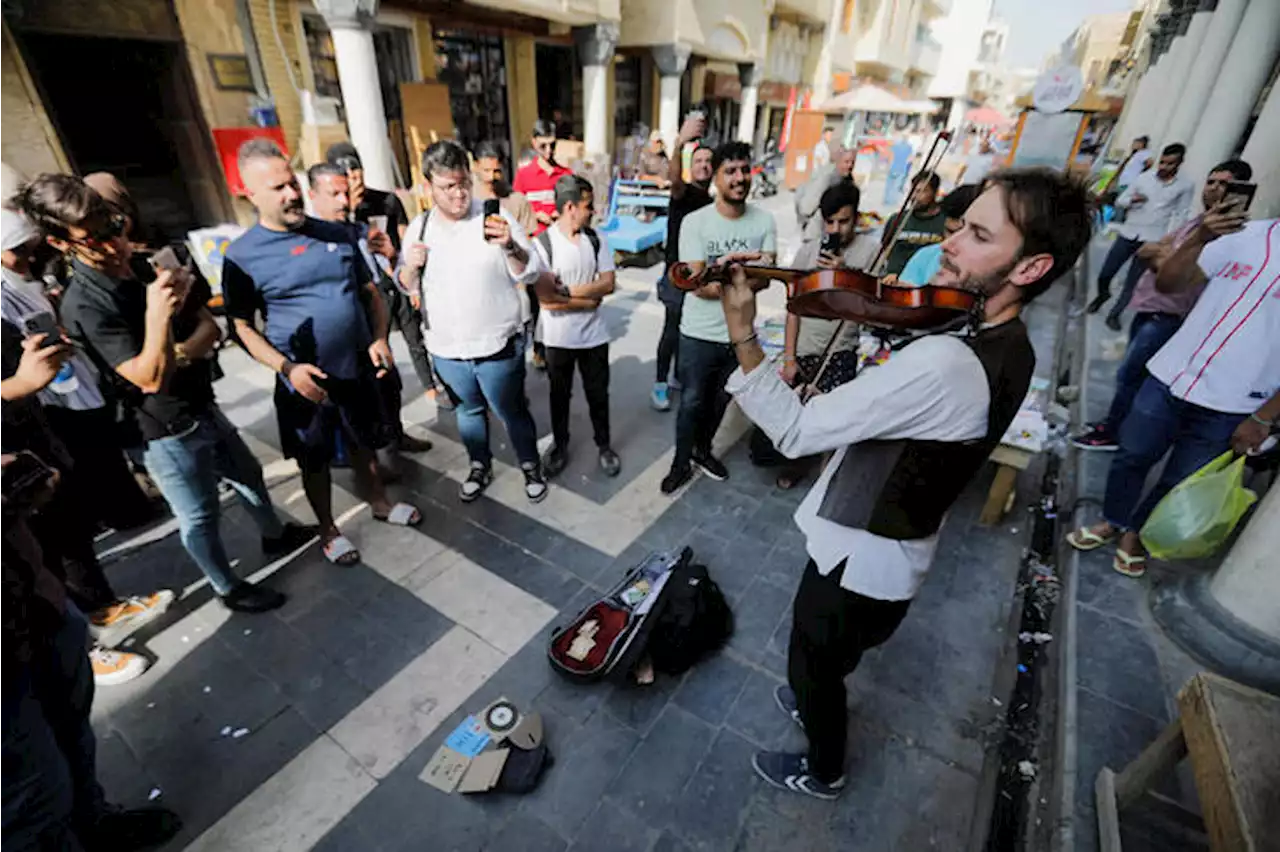 Busking Brit crosses Iraq on his way to COP27 without flying