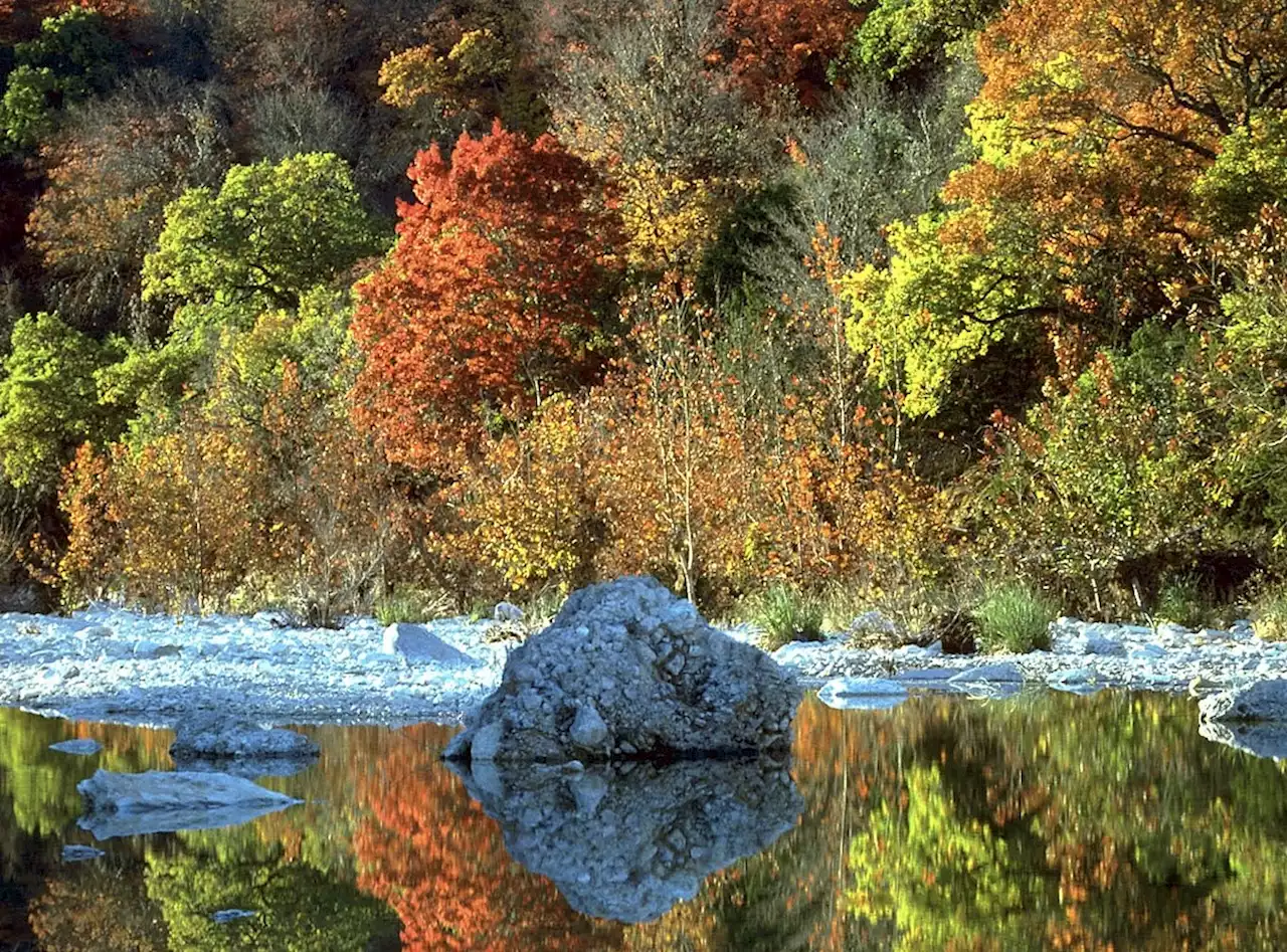 25 Texas parks within driving distance of San Antonio where you can see the fall colors