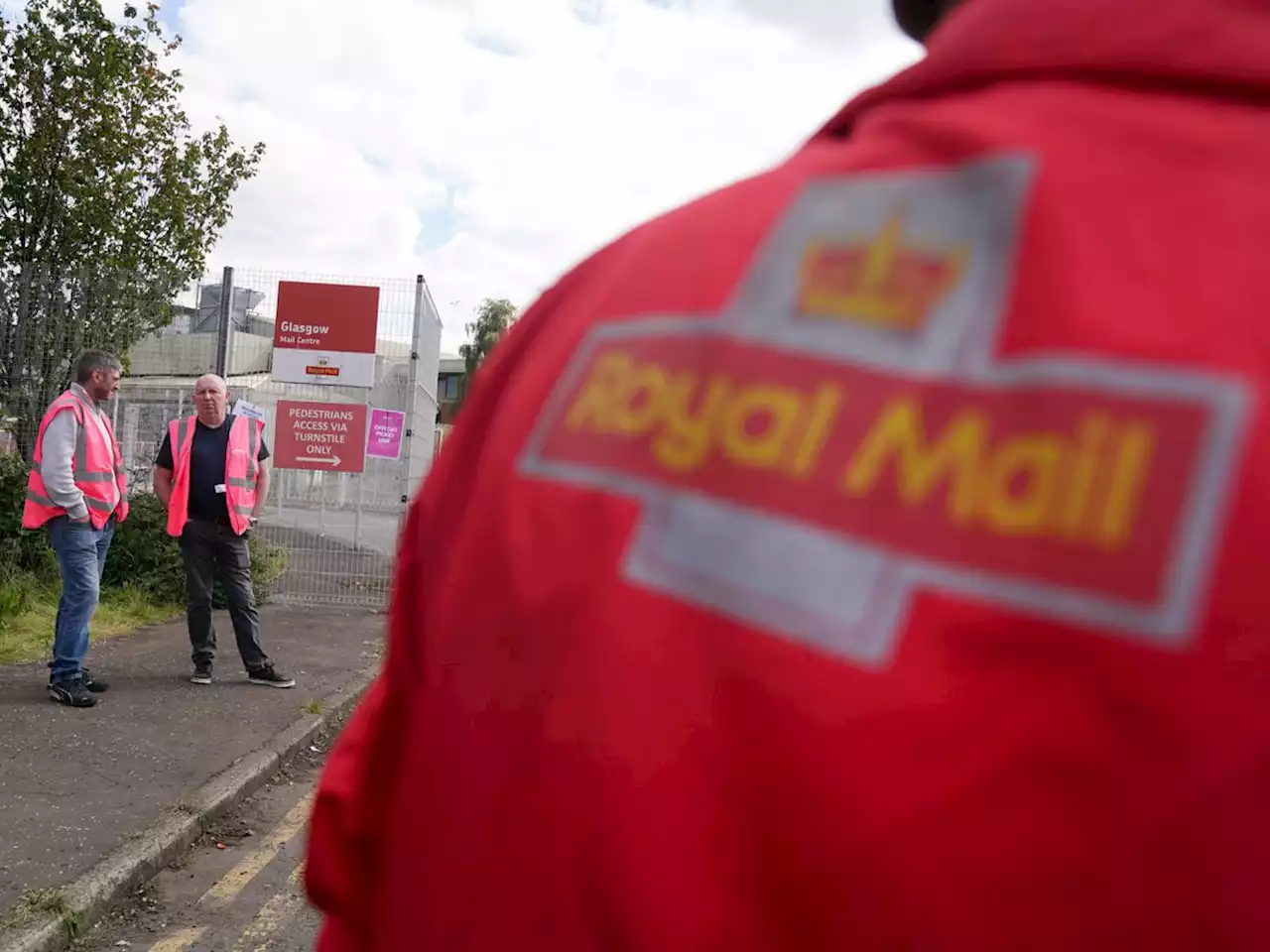 Royal Mail staff call off planned strikes