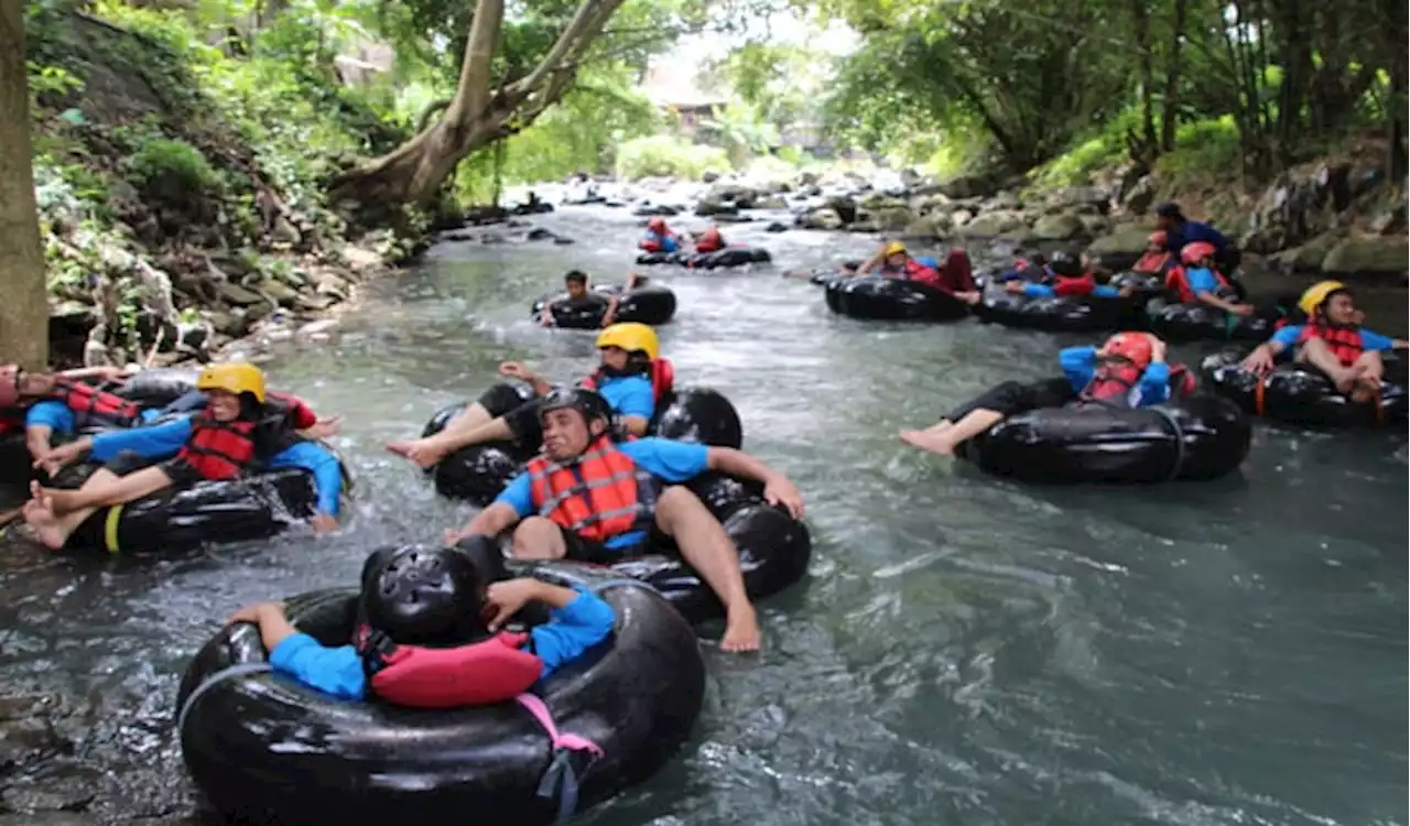 Serunya Outbound-Tubing Difabel Netra di Banyu Gemblinding Klaten