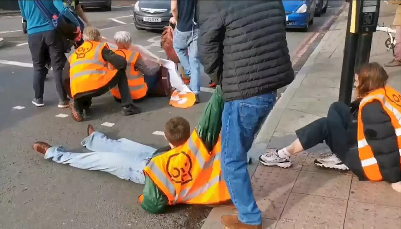 Police urged public not to dish out 'vigilante justice' on disruptive Just Stop Oil protesters