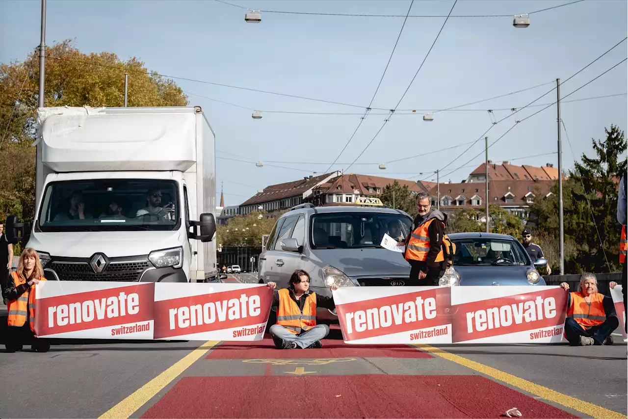 Schweiz: Verspätete Autofahrer können von Klima-Aktivisten Schadenersatz fordern