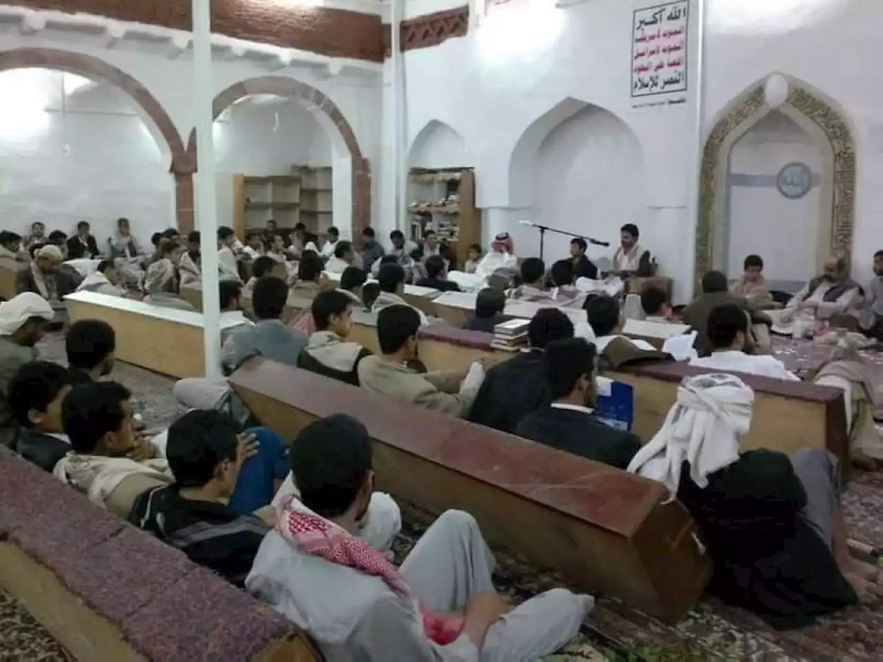 خطباء الحوثي يبدلون الأحاديث النبوية بخطب خمينية