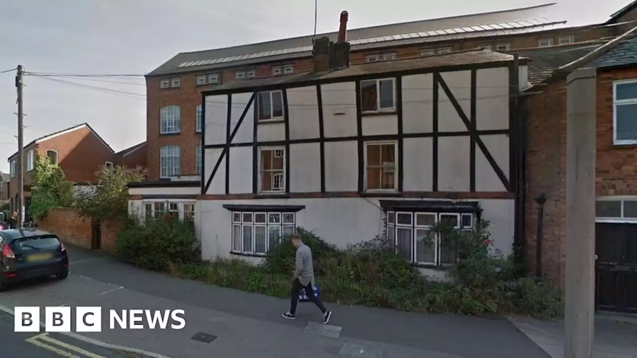 Plan to replace 1600s house with homeless flats approved