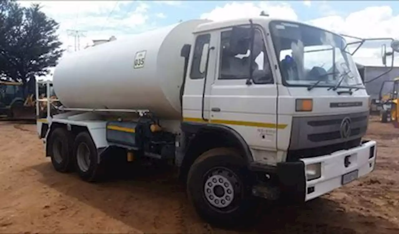 WATCH: Local youngsters hitch trip on eThekwini water tanker