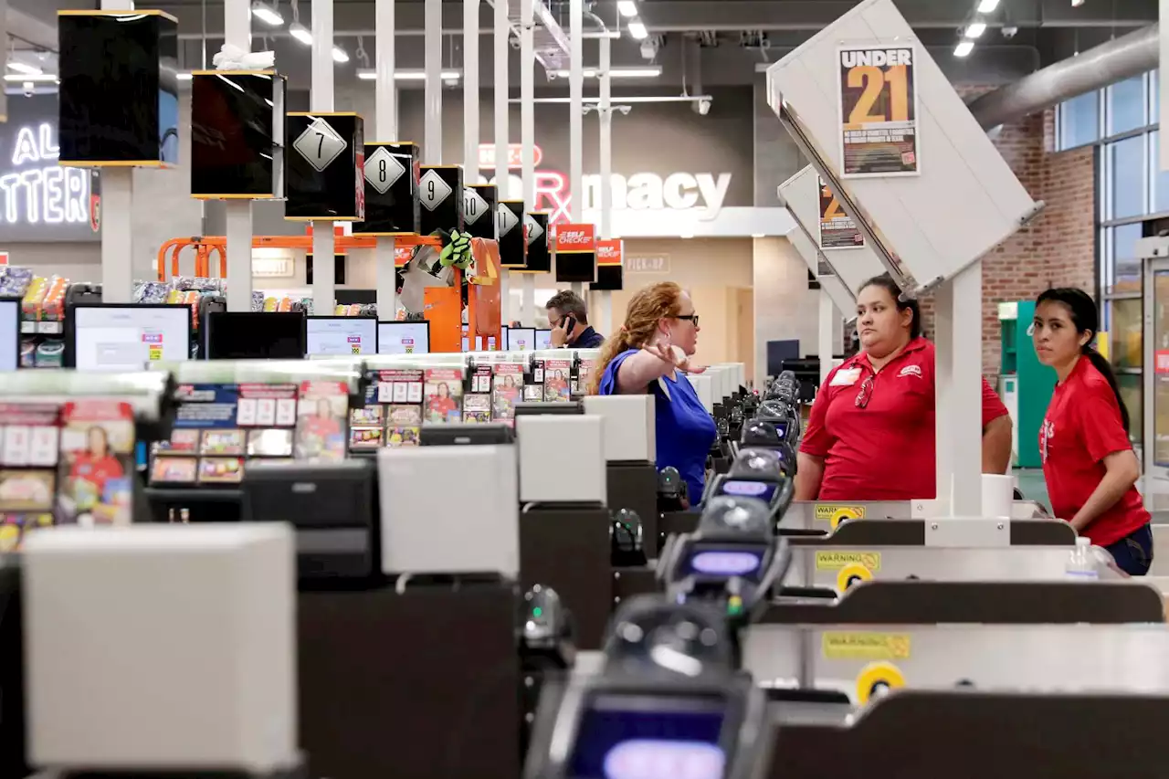 H-E-B’s lack of Apple Pay leads to employee’s viral video — and eruption of customer frustration