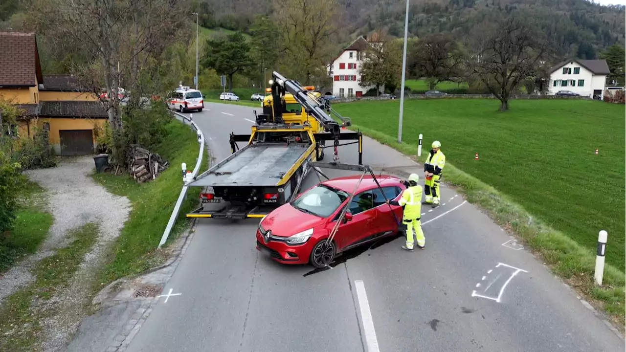 82-jähriger Lenker prallt in entgegenkommendes Auto – vier Personen müssen ins Spital