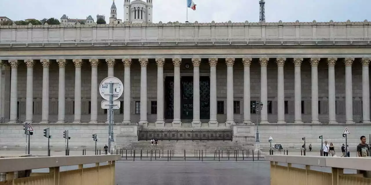 À Lyon, entre mensonges et violences, le procès de la « veuve noire »