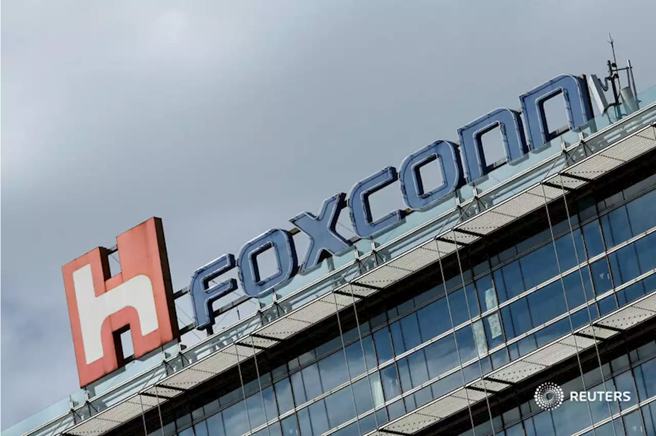 EXCLUSIVE Foxconn COVID woes may hit up to 30% of iPhone Nov shipments from Zhengzhou plant - source