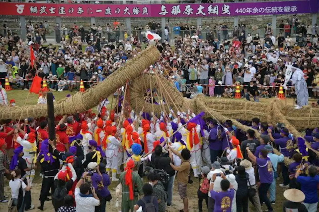 与那原大綱曳、3年ぶり開催 約900人、4分52秒の激戦で西が勝利