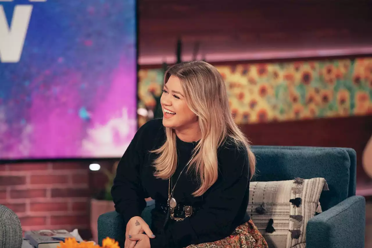 Kelly Clarkson Cackles About Stealing And Eating Her Kids’ Halloween Candy