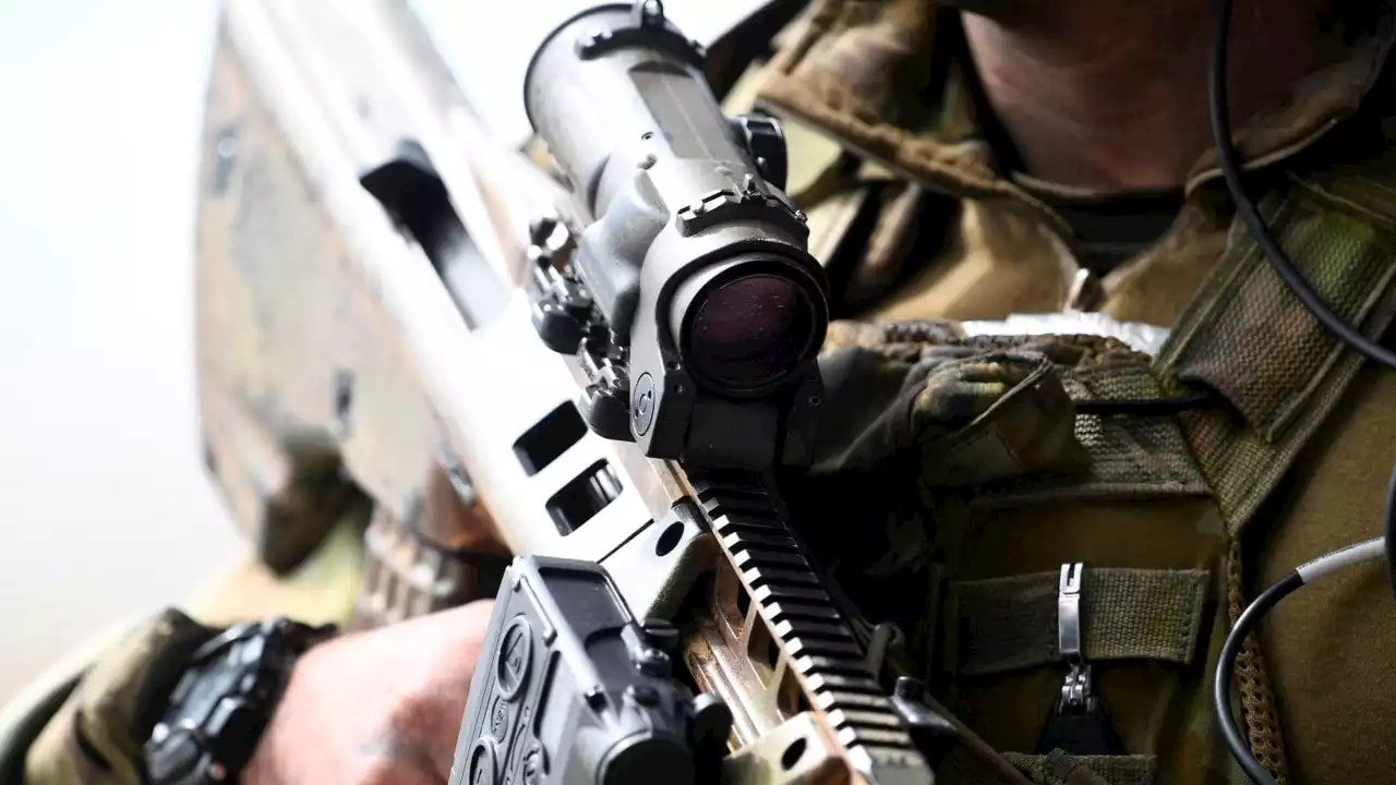 Calls for &#8216;restructuring of defence&#8217; in Australia