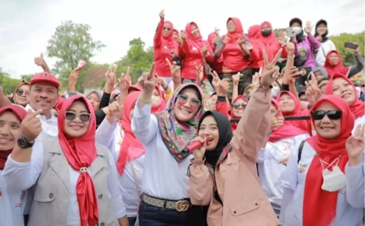 Bupati Klaten Ikuti Senam Bersama di Lapangan Merdeka Delanggu