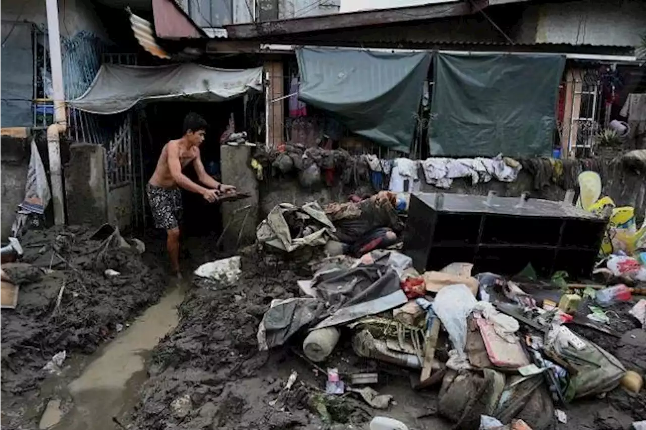 Storm Nalgae kills 98 in the Philippines, with 63 missing