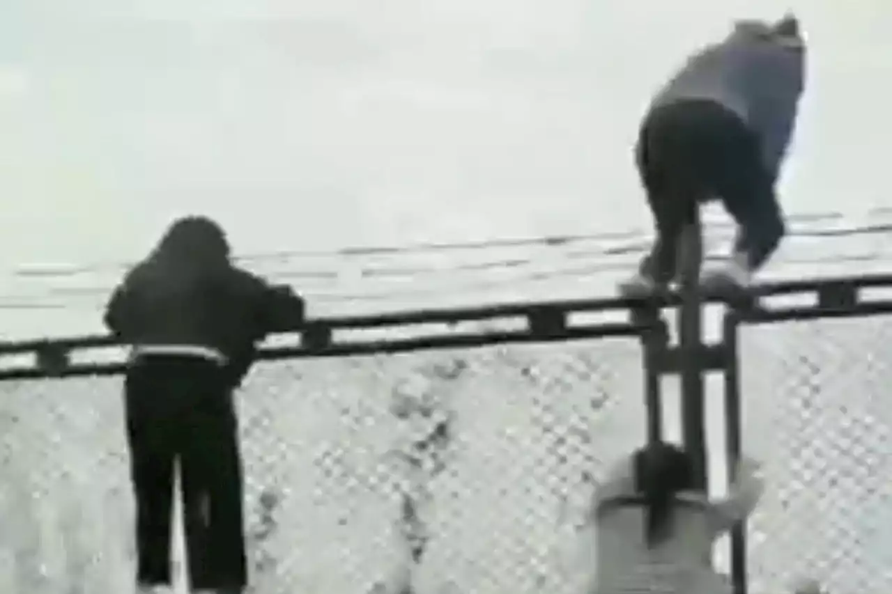 'Starving' Chinese iPhone factory workers leap fence to escape Covid lockdown