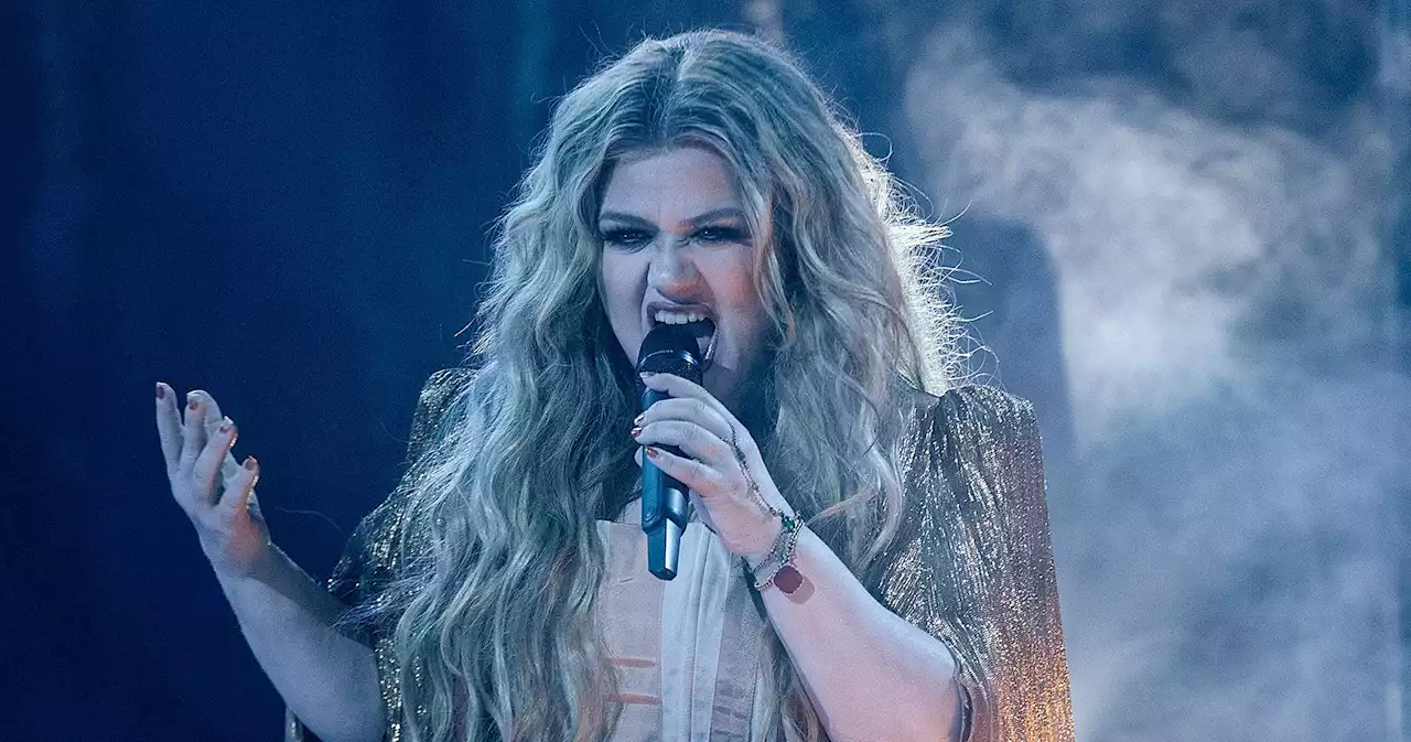 Spooky Stevie! Kelly Clarkson Dresses as Ghostly Stevie Nicks for Halloween