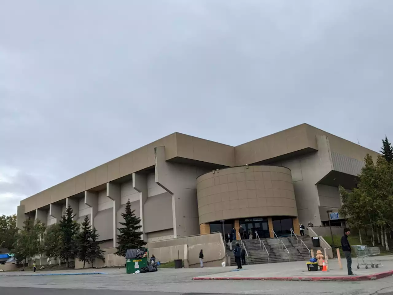 More than 100 people move to Sullivan Arena homeless shelter after city closes Centennial Campground