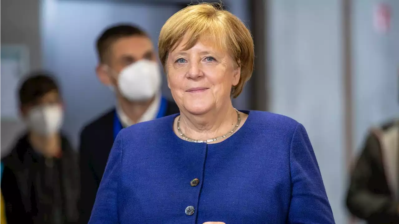 Angela Merkel to receive UN refugee agency's top award