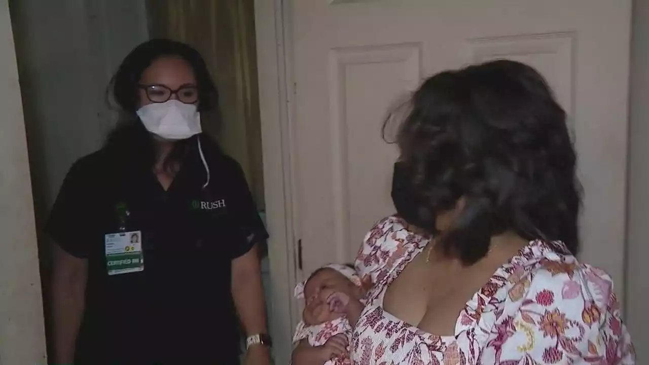 'Family Connects': Chicago program aims to help new moms