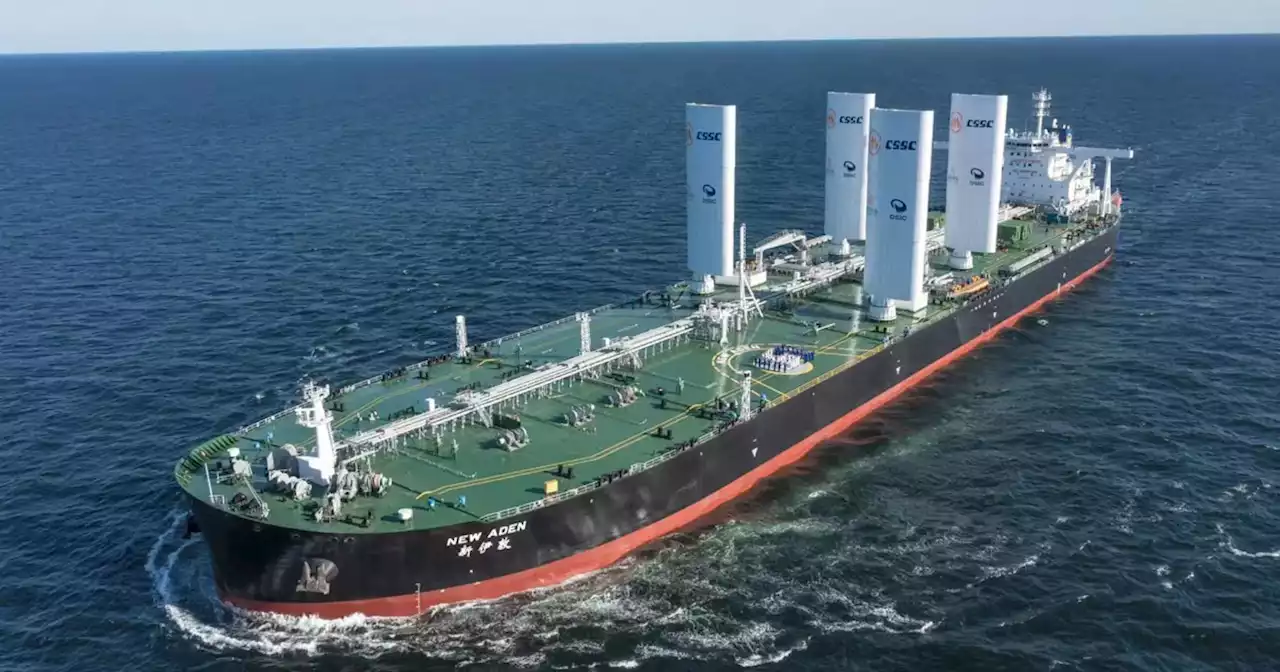 Supertanker Becomes Vastly More Efficient by Adding Small Sails