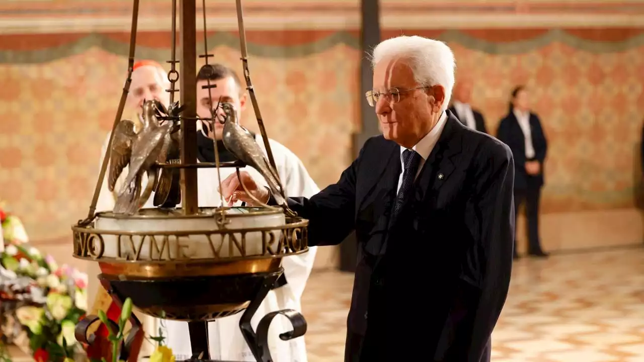 Mattarella ad Assisi: “Non ci arrendiamo alla logica della guerra. Difendere pace, libertà, giustizia e democrazia”