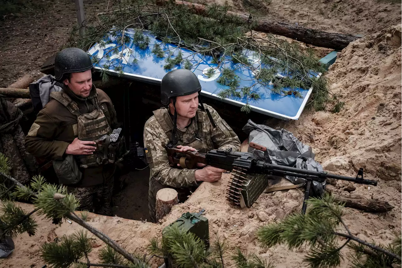 Liberated Lyman Citizens Greet Ukraine Soldiers With Tears, Hugs: Video