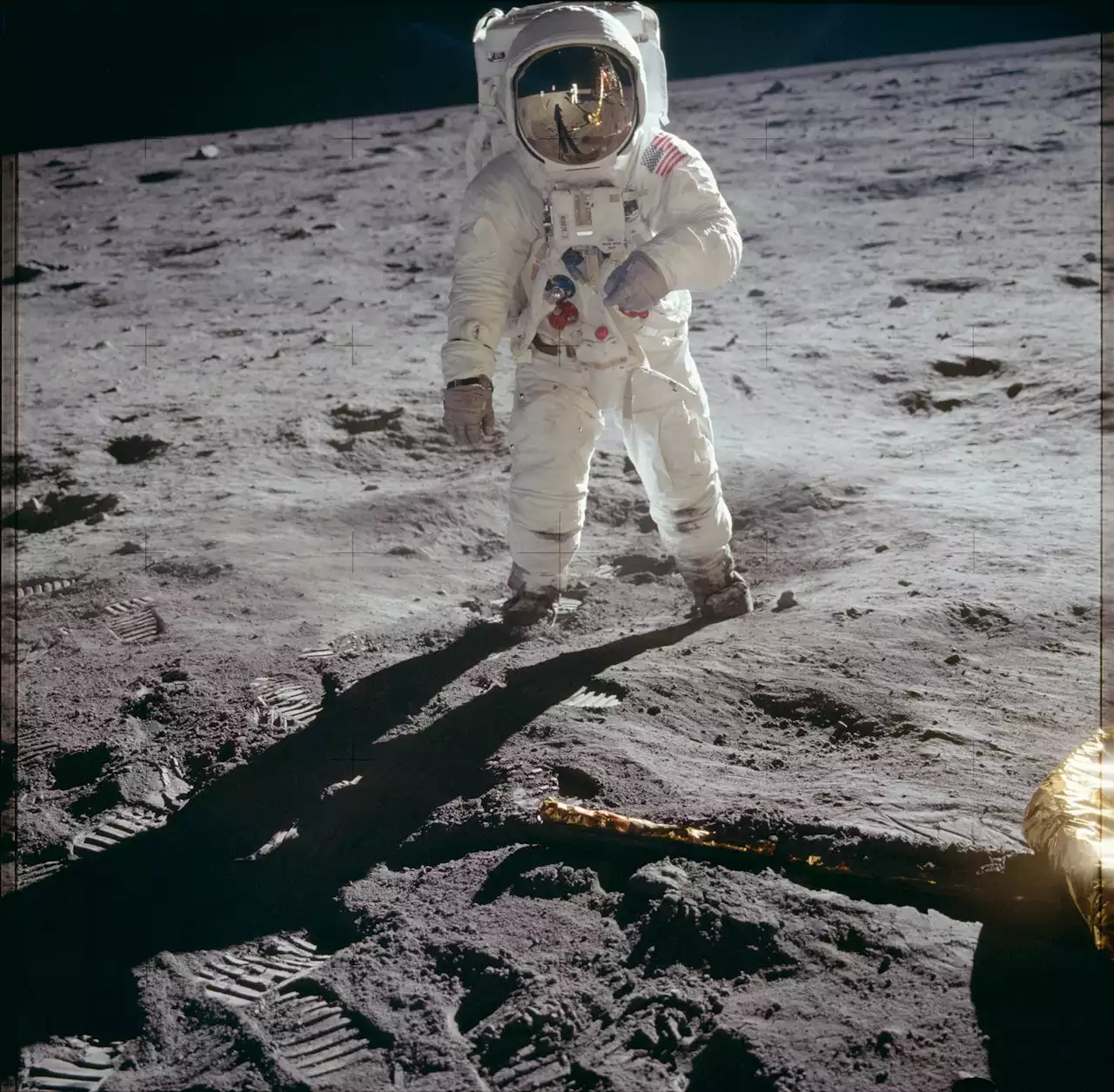 7 easy ways you can tell for yourself that the moon landing really happened