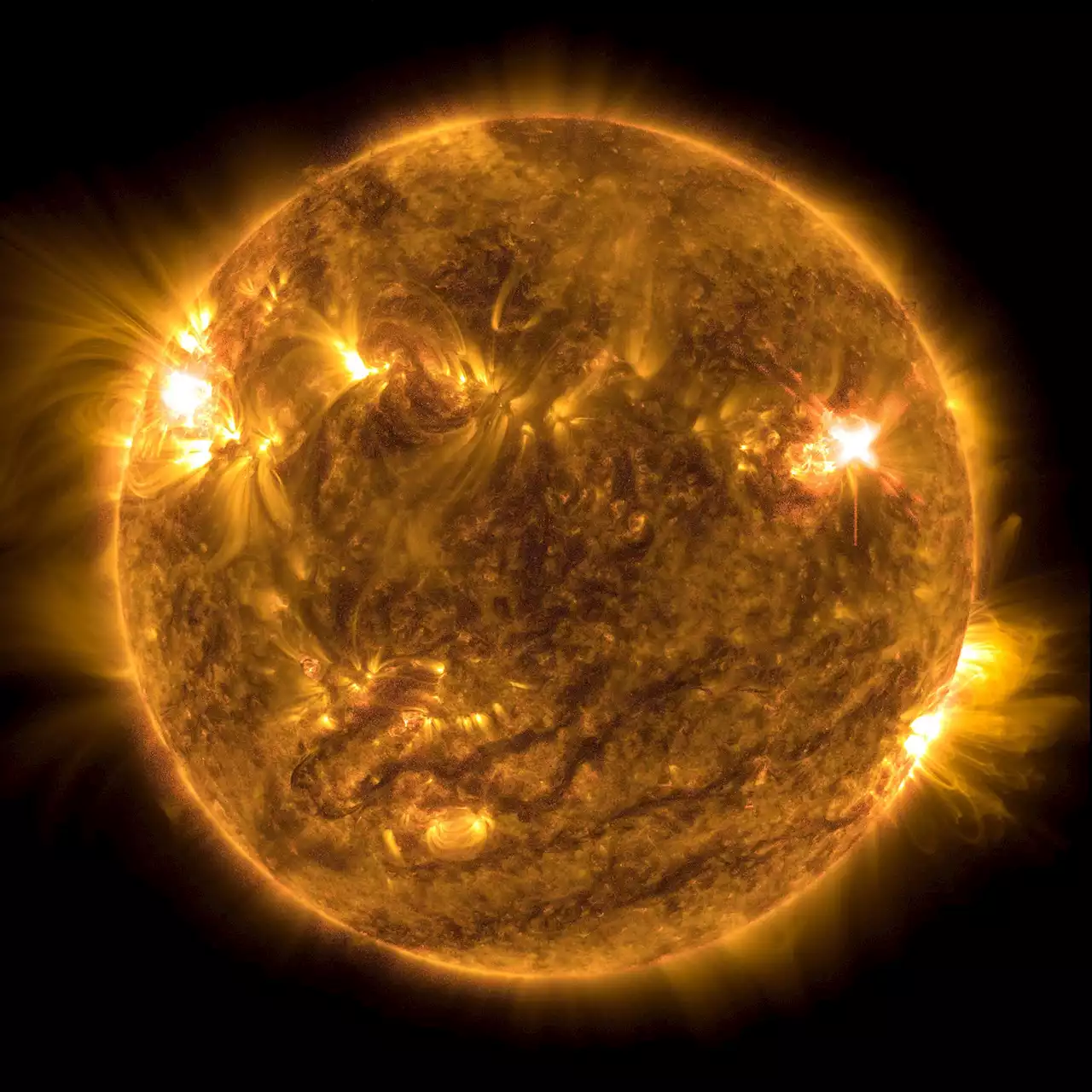 Powerful X1 Solar Flare Erupts From Sun