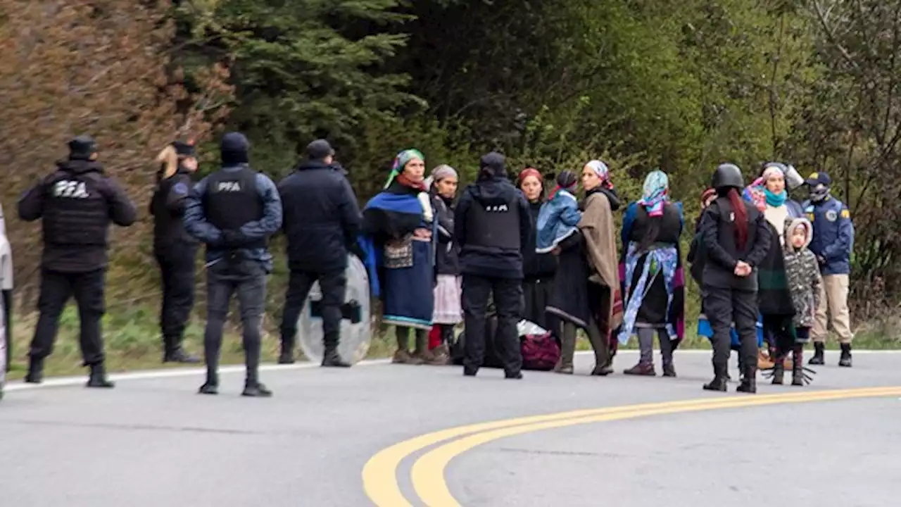 'Tenemos que regularizar la situación': desalojan a grupos mapuches en Villa Mascardi