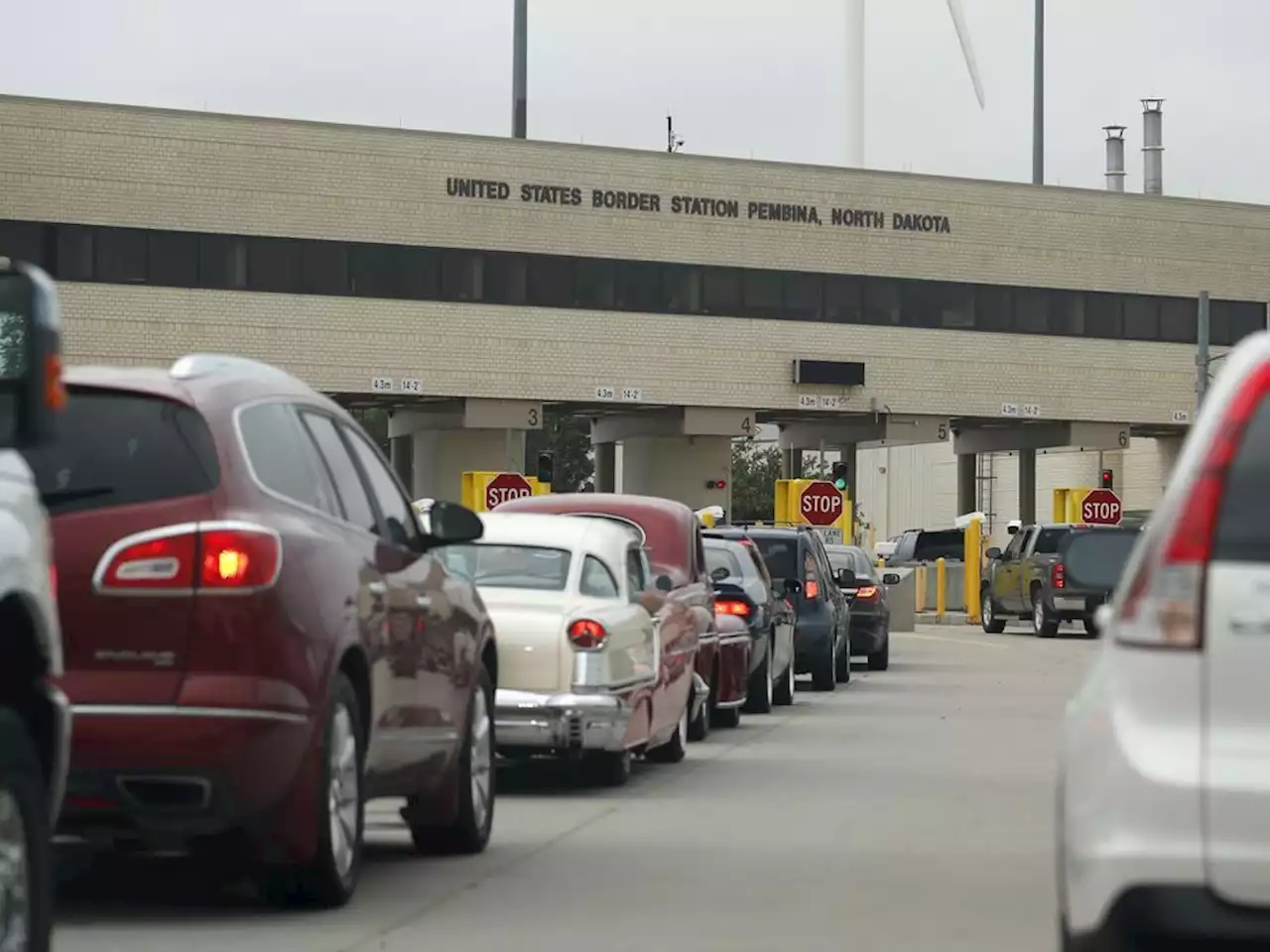 Prairie premiers, governors urge Canada, U.S. to keep border crossings open longer