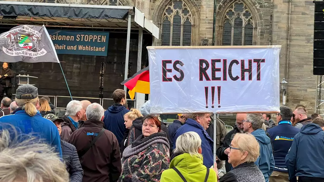 Extremismus-Experte: Wer protestiert in Ostdeutschland?