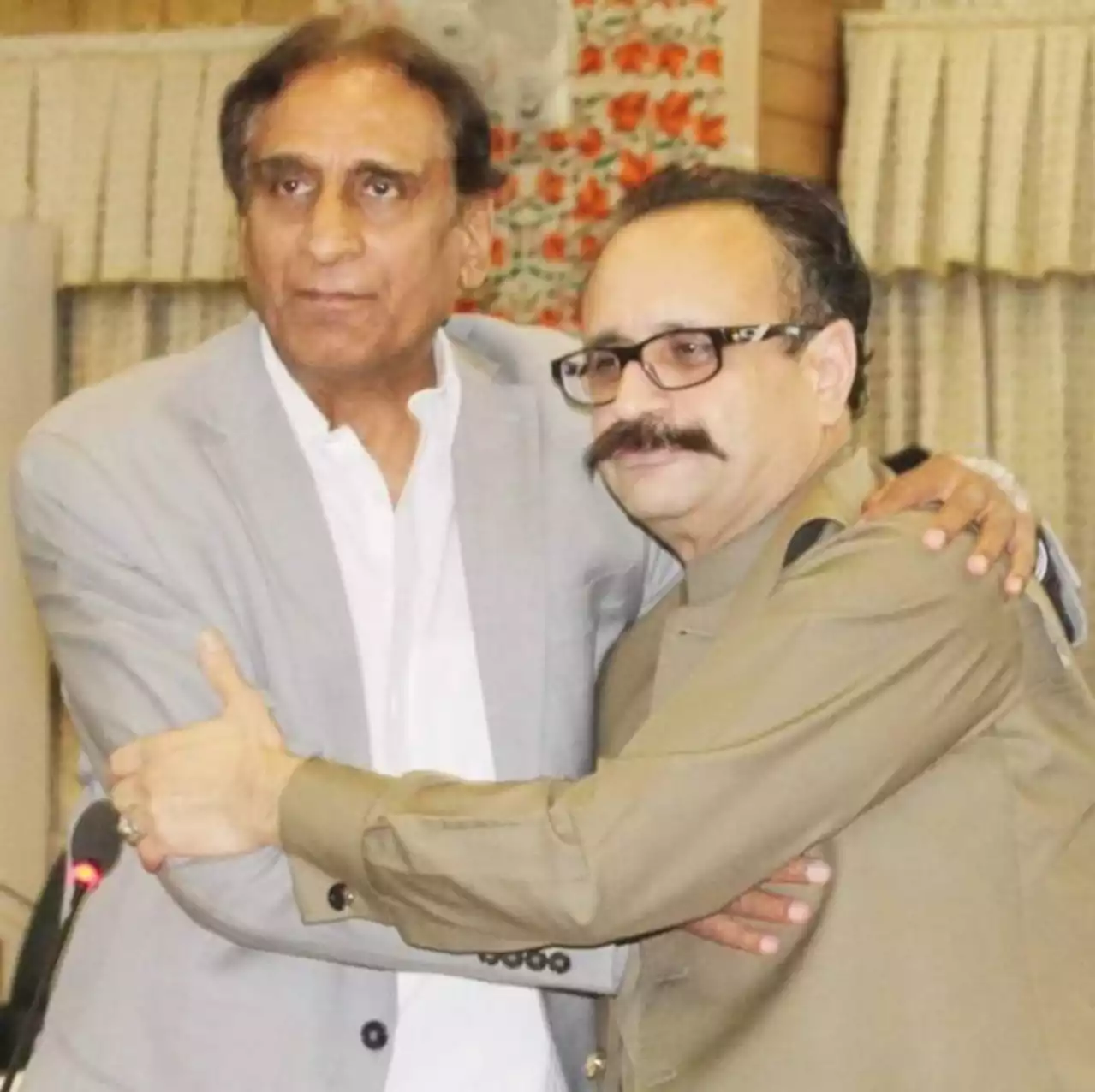 AJK Prime Minister tenders apology to opposition leader