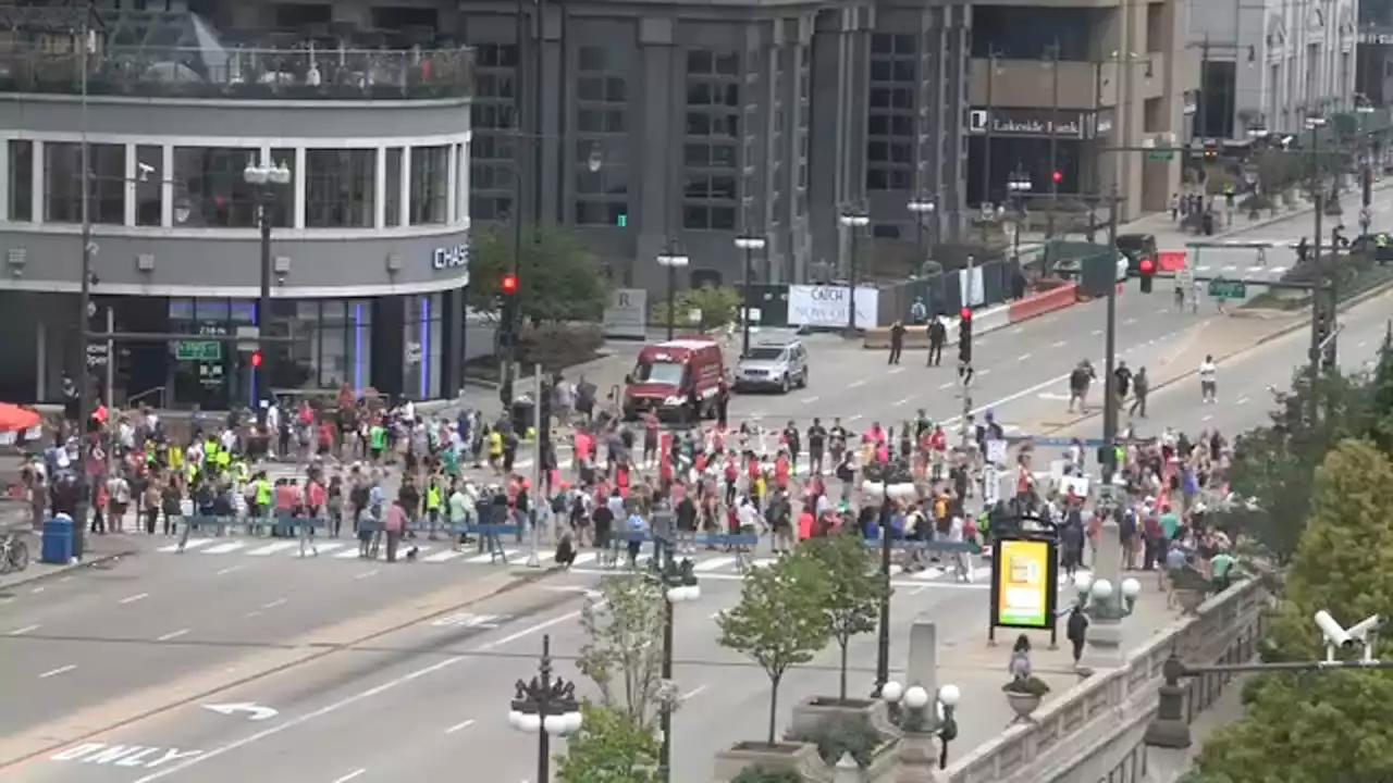 Bank of America Marathon in Chicago adds nonbinary division in quiet manner some find 'hurtful'