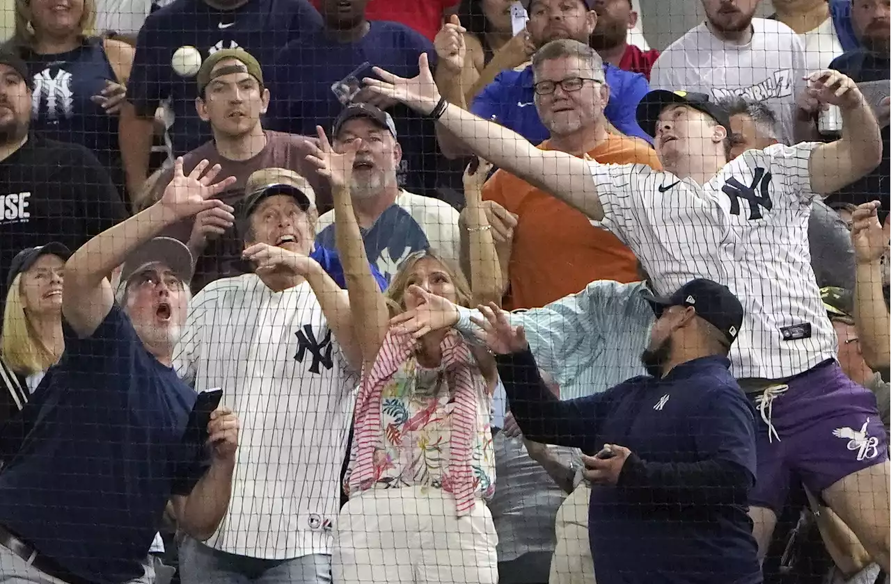 Home run hands! Dallas fan catches Judge's 62nd homer on fly