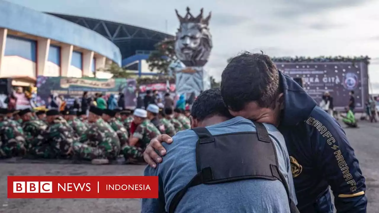 Tragedi Kanjuruhan: Korban meninggal bertambah menjadi 131 orang, 35 di antaranya anak-anak - BBC News Indonesia