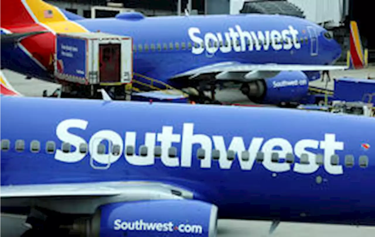 Pilot sues Southwest Airlines after colleague exposes himself