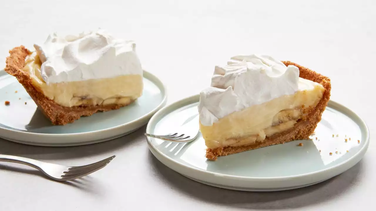 Skip the Pudding Mix (and Add Bourbon) to Make a Better Banana Cream Pie