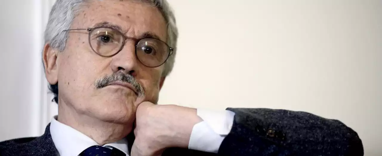 D'Alema rilancia l'asse Pd-M5S: 'I dirigenti dem non hanno rapporti con la realtà, dove prendono il caffé la mattina?'