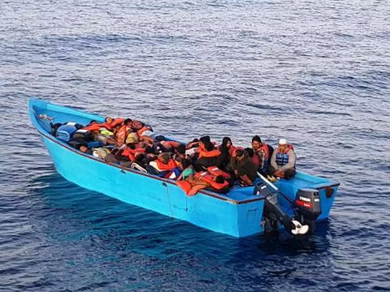 Continuano gli sbarchi a raffica: oltre 350 migranti in 24 ore