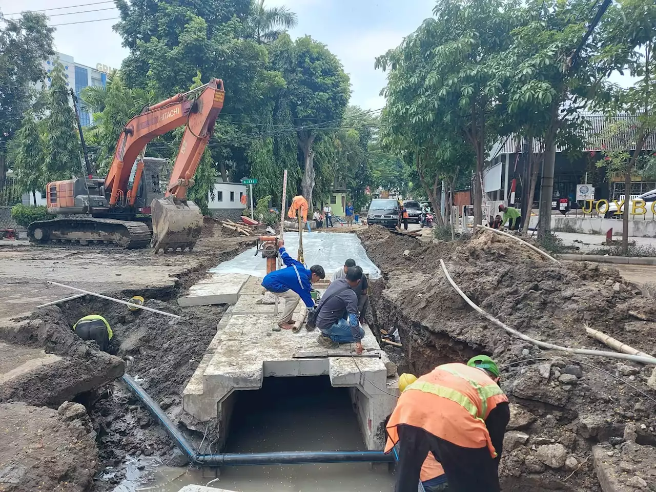 Pemkot Surabaya Targetkan Pengerjaan 2 Titik Saluran Air Rampung Dua Pekan