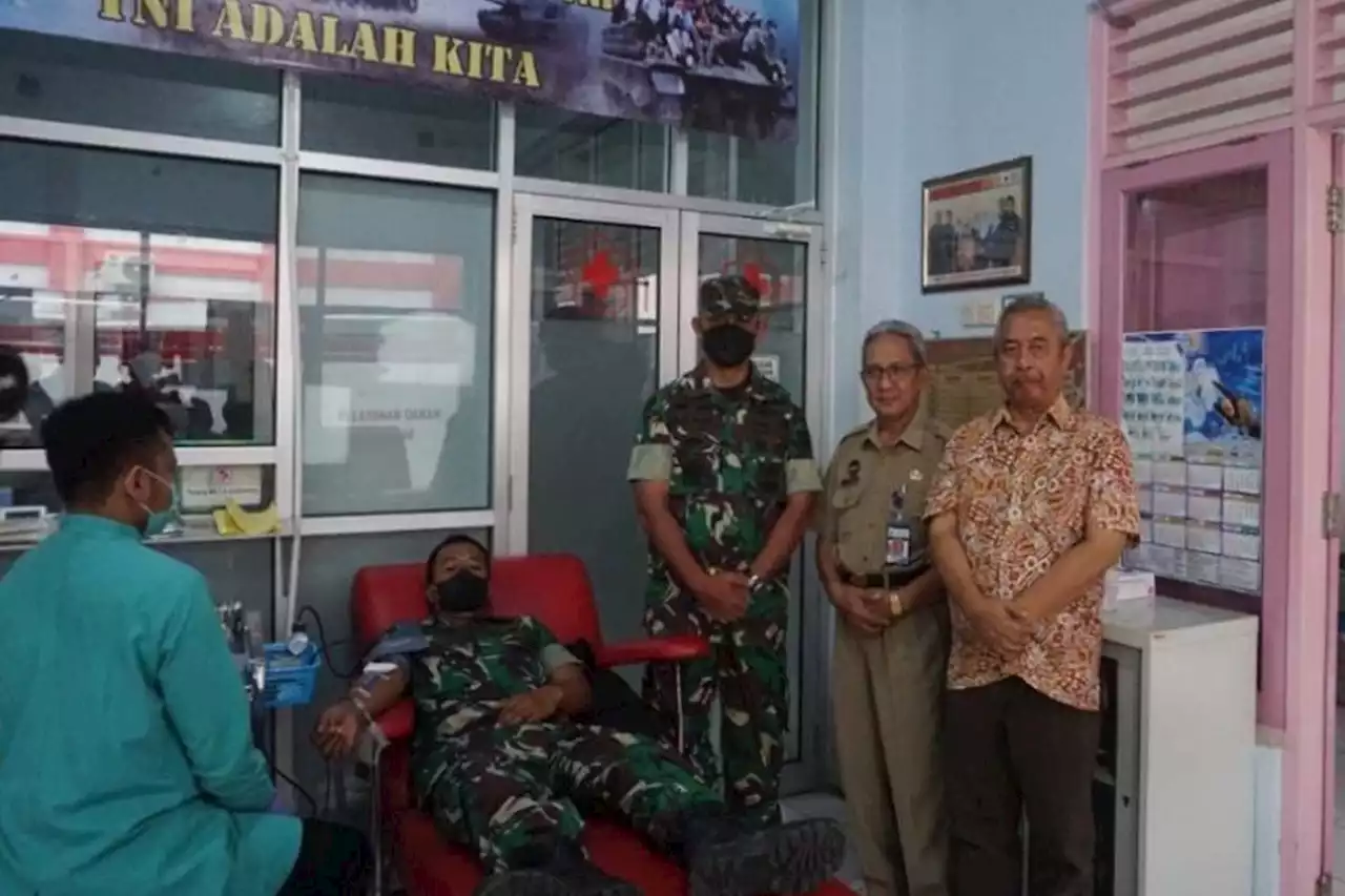 Seratusan Anggota Kodim Batang Datangi PMI, Donor Darah Peringati HUT TNI